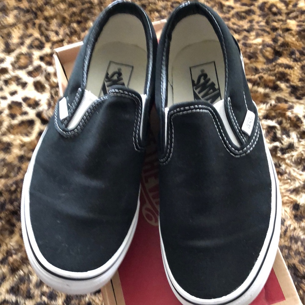 Vans Classic Black Slip-On Sneakers – Size 8, Timeless Skate Style